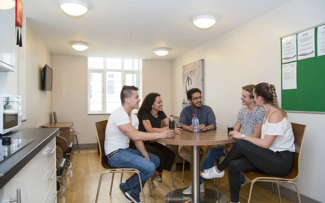 BSS Study Hotel - Brighton 1