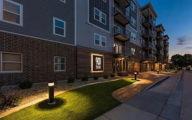 901 Western 0