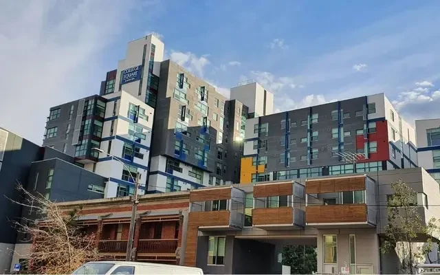 Student Living - 800 Swanston 2
