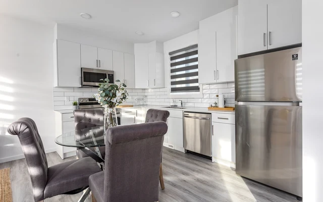 1 Bed Plus Den & 2 Bedroom Townhomes (14 plex) 3