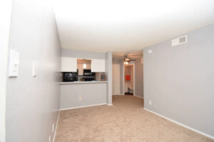 Desirable 1 Bed/ 1 Bath 600 - LOS 12 months 10% off
