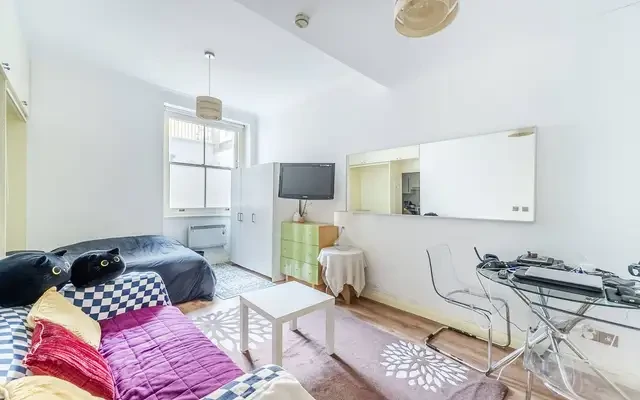 Earls Court Square, Earls Court, SW5 0