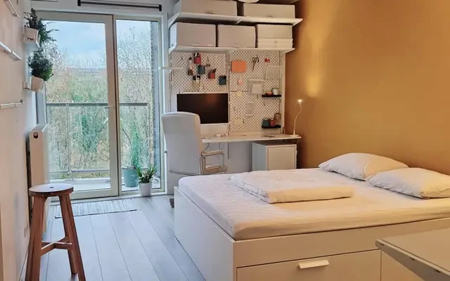 Cozy private room in a 2-bedroom apartment located in front of Kraaiennest Metro Station 3