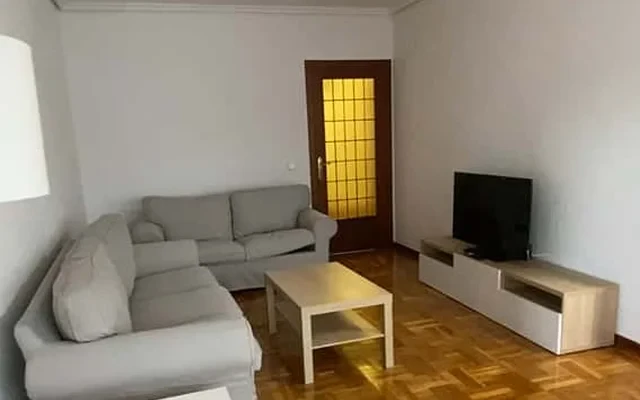 Piso grande a 10 minutos del centro y de la zona hospitalaria/universitaria 0