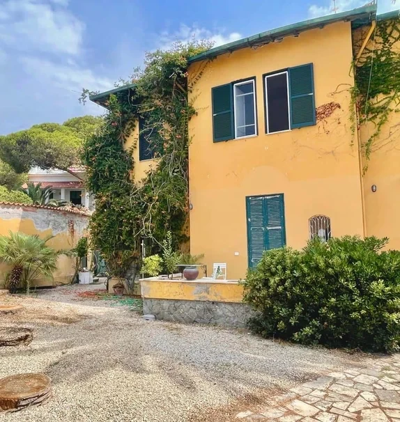 Apartment in Via Cavour, Santa Marinella for 130 m² with 4 bedrooms