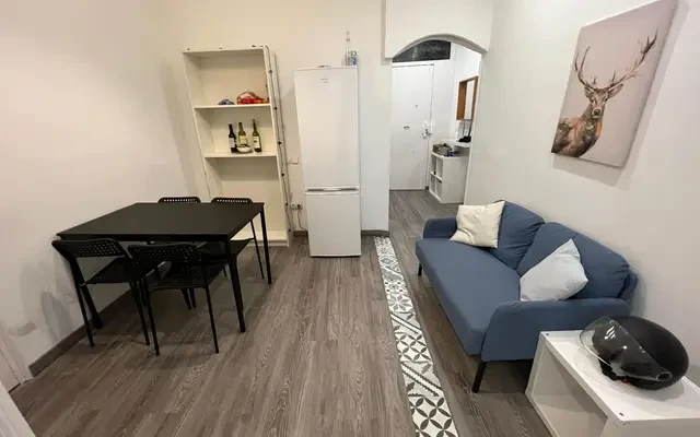 Cozy single bedroom in a property with balcony 1