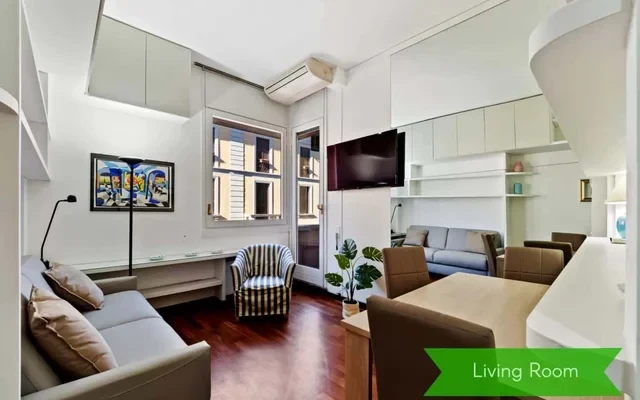 Bright & Central Milano Apartment with Balcony 3