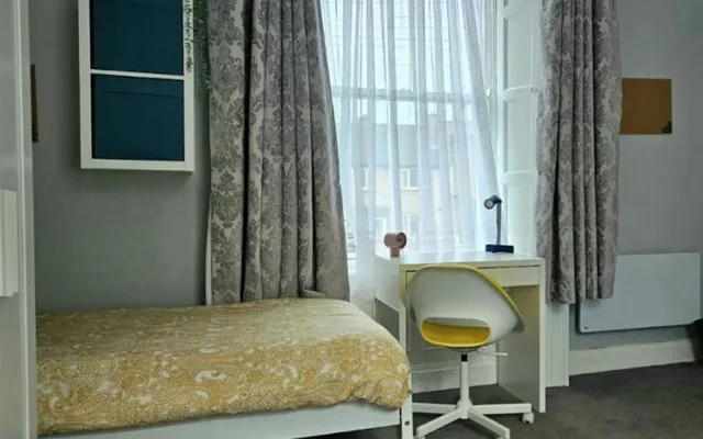 Bed in a homely triple bedroom, in Phibsborough 0