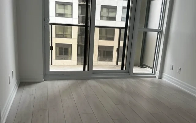 2209 - 30 Elm Dr W 1