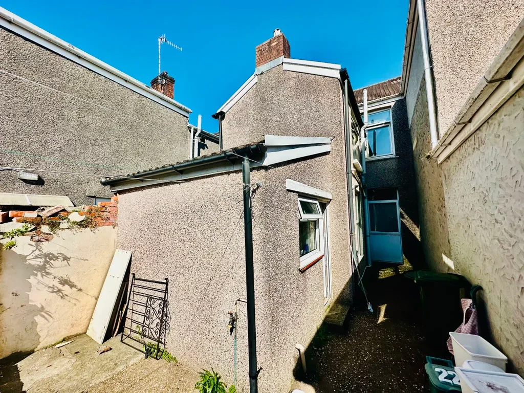 Room 2, Beach Street, Swansea SA1 3