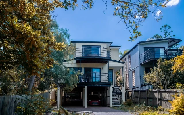 85 Munro St 0