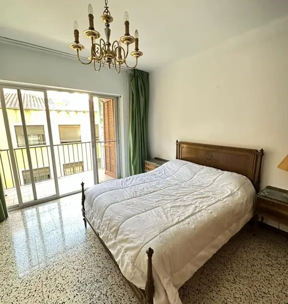 Luminous double bedroom near Parc de la Ciutat