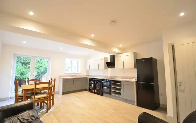 Entire Place·4B2B···56 Quinton Road, Harborne 1