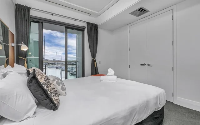 85 Customs Street West 4