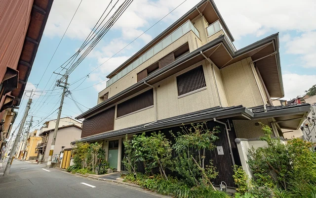 DASH LIVING GOJO 1