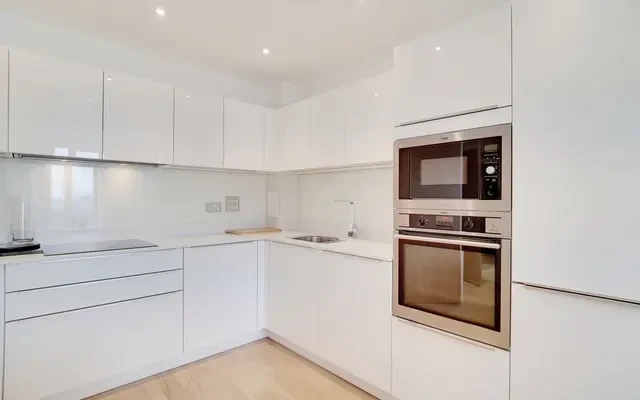 Waterford Court, London E14 3