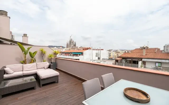 Great 2-bedroom apartment with terrace in Eixample 3