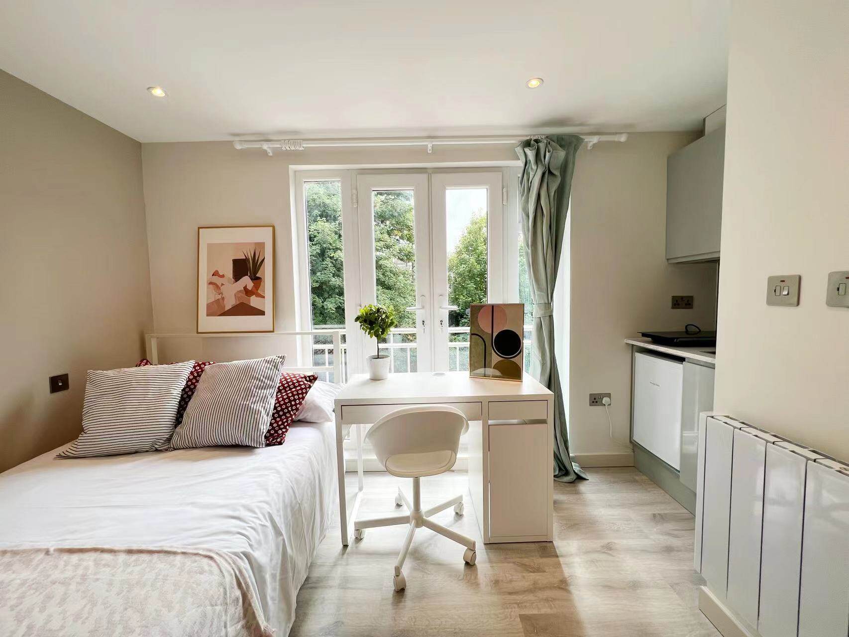 UM-YOLIVING Battersea Studio 3