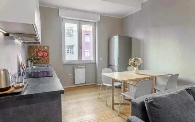 Charming 1-bed flat w/ desk 4