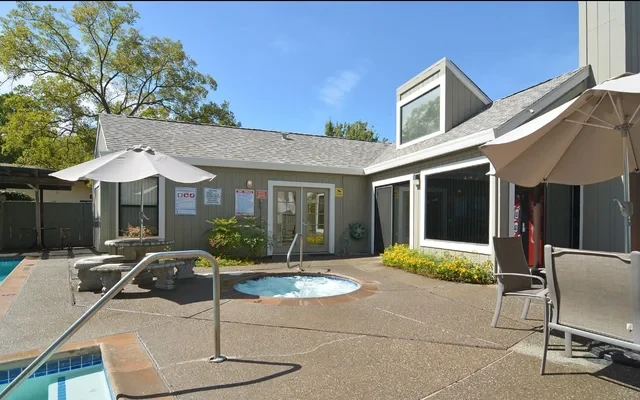 Eastlake Apartments & Townhomes 2