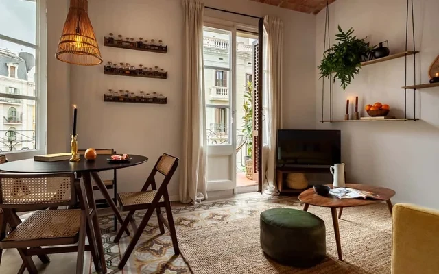 Nanay - 2 bedrooms and balcony in Gracia 2
