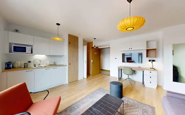 studio near rue Lénine 1