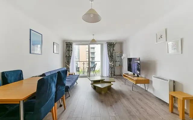 Boardwalk Place, London, E14 5SG 1