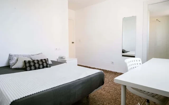 Piso de 5 habitaciones en Algiros 0