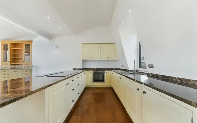 Carlyle Court, Chelsea Harbour, London, SW10 0UQ 4