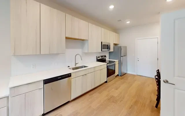 404 E Clark Street 4