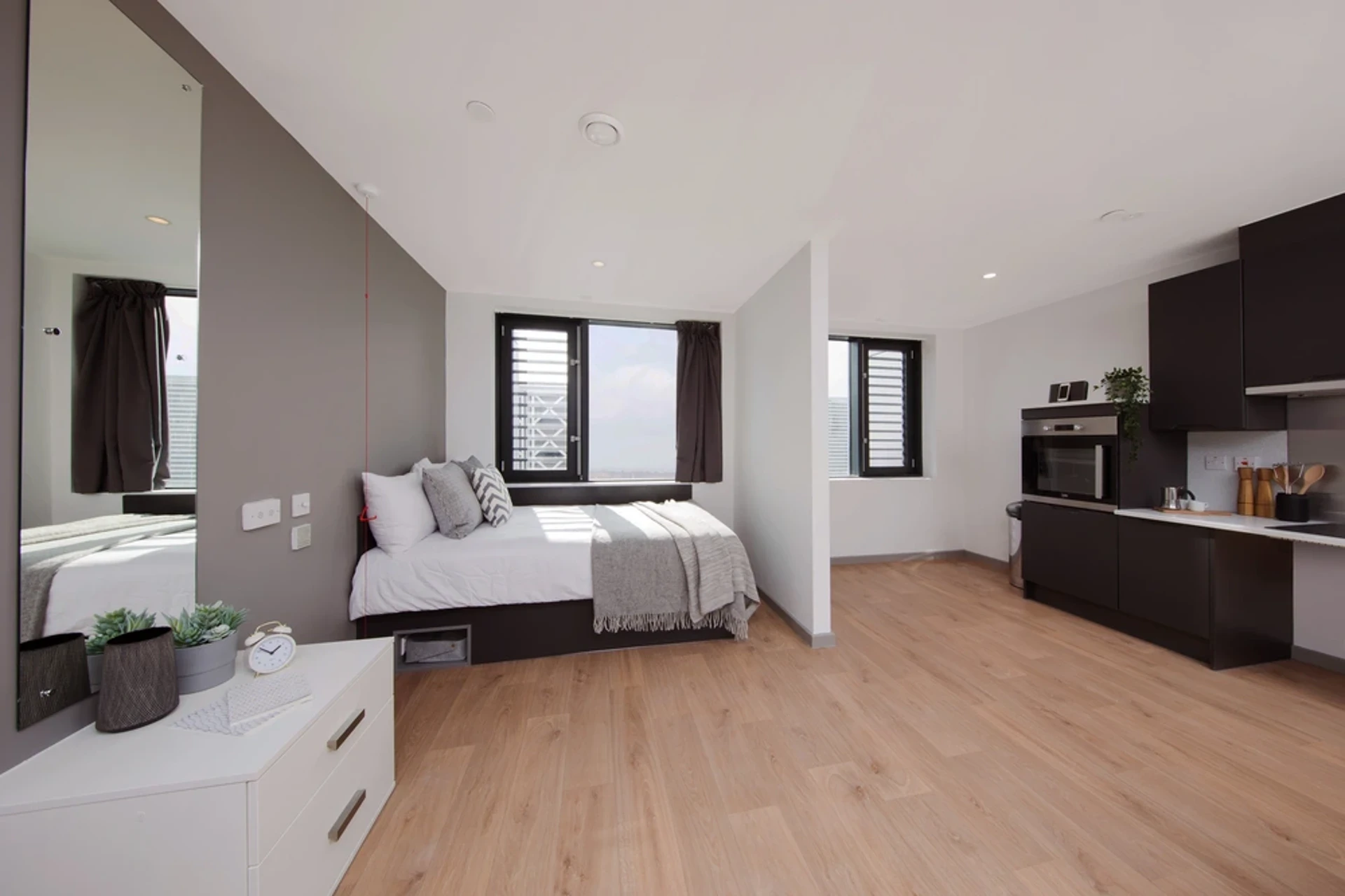 WHEELCHAIR ACCESSIBLE STUDIO