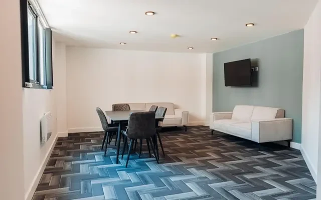 Entire Place·8B···Graduation House 1