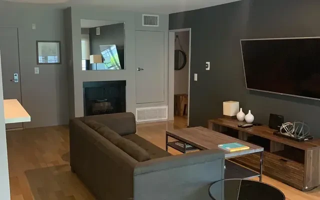 888 Hilgard Apartments 2