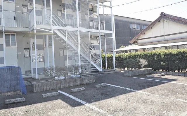 レオパレスルミエール 104号室 1