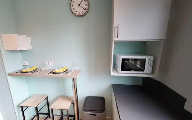 12 Rue Barbes, 92400 3