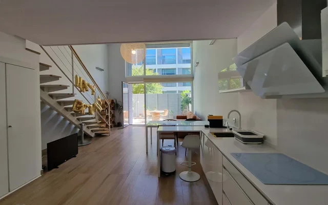 Apartamento en Calle de Julian Camarillo, Madrid 1