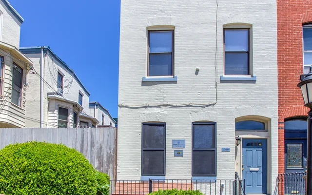 CA - 4051 Locust Street 1