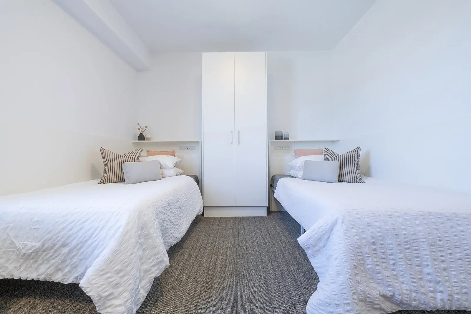 Deluxe Twin Share Studio(Mid floor Level 6-15)