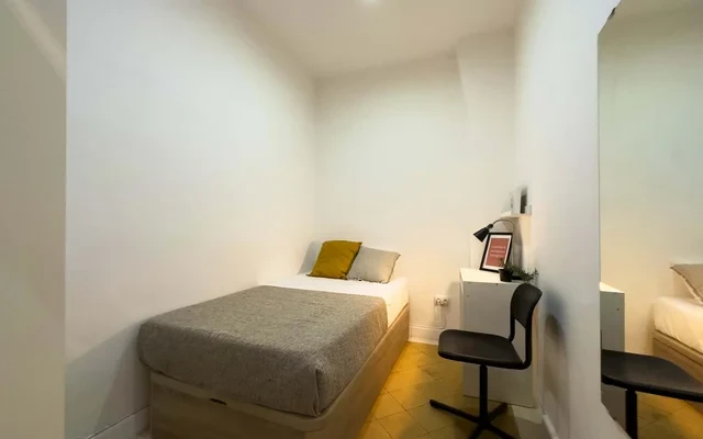 R12 - Carrer Nou de la Rambla Barcelona 08001 Spain 0