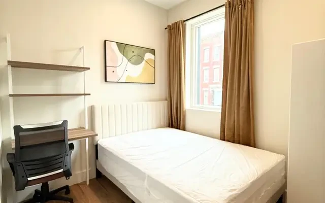 980 Kent Avenue, Brooklyn 4