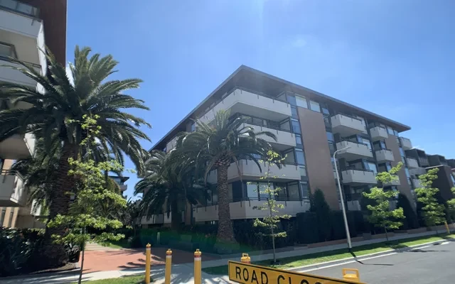 Entire Place·2B2B···Caulfield Village, 8 Bond st Caulfield North 1