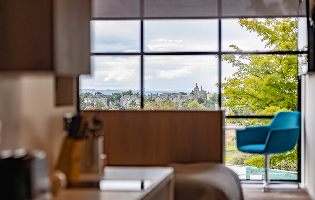 Large 3 Bedroom Apartment