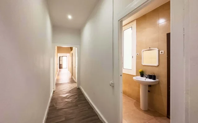 R12 - Carrer Nou de la Rambla Barcelona 08001 Spain 3