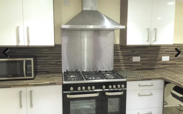 Shared Place·8B8B···181 Tiverton Rd 4