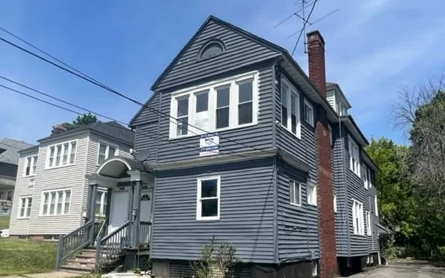 2413 E Genesee St 0