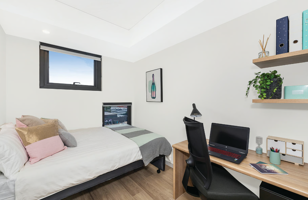 6 Bedroom Apartment - Queen Bed