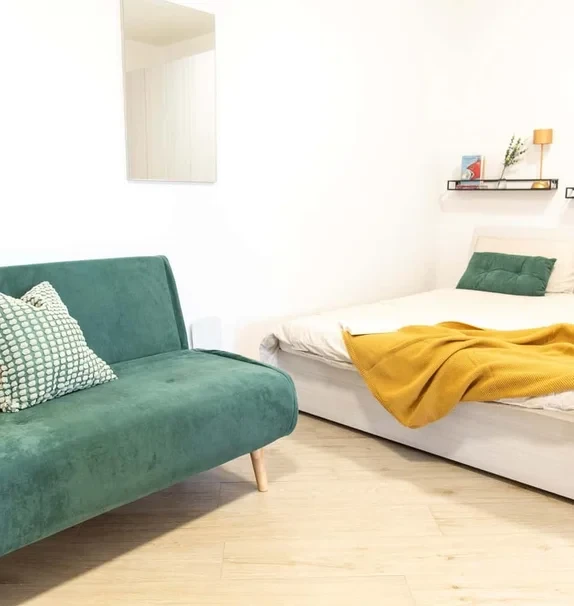 STUDIO APARTMENT (up to 4) with LIVING AREA, PATIO and PRIVATE GARDEN, 15 min to ROME-DOWNTOWN #R1