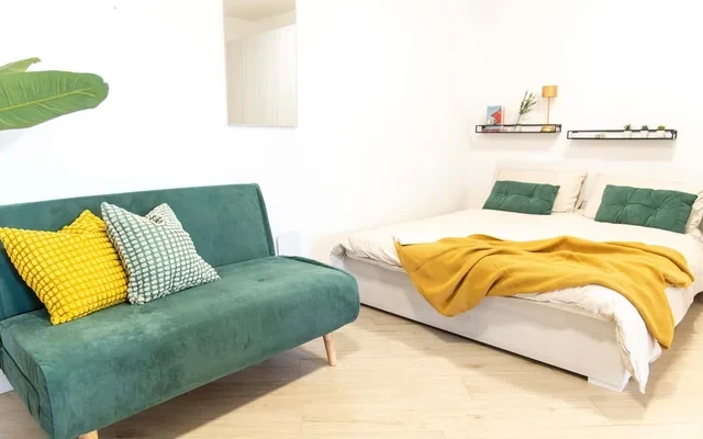 STUDIO APARTMENT (up to 4) with LIVING AREA, PATIO and PRIVATE GARDEN, 15 min to ROME-DOWNTOWN #R1 0