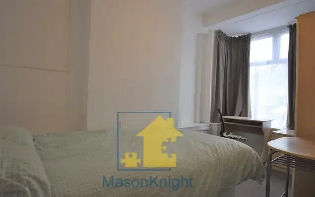 Entire Place·4B2B···52 Westminster Road, Selly Oak 1