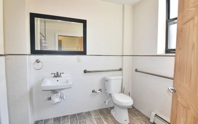 2236 3rd Ave 1